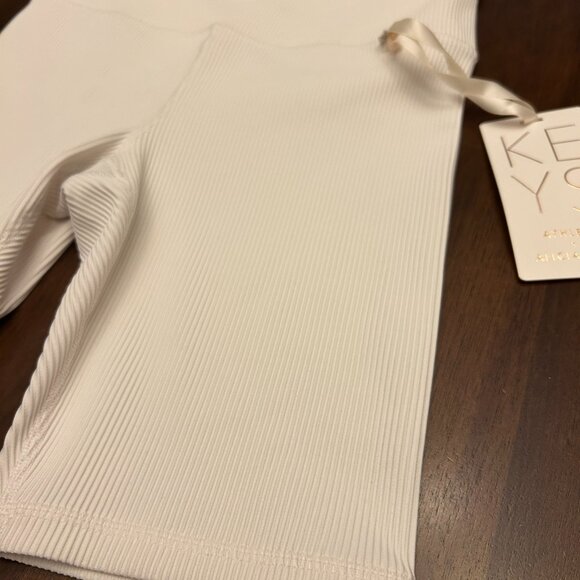 NWT Athleta + Alicia Keys Elation Ribbed Bike Shorts Cream Color Size Medium - Picture 14 of 16